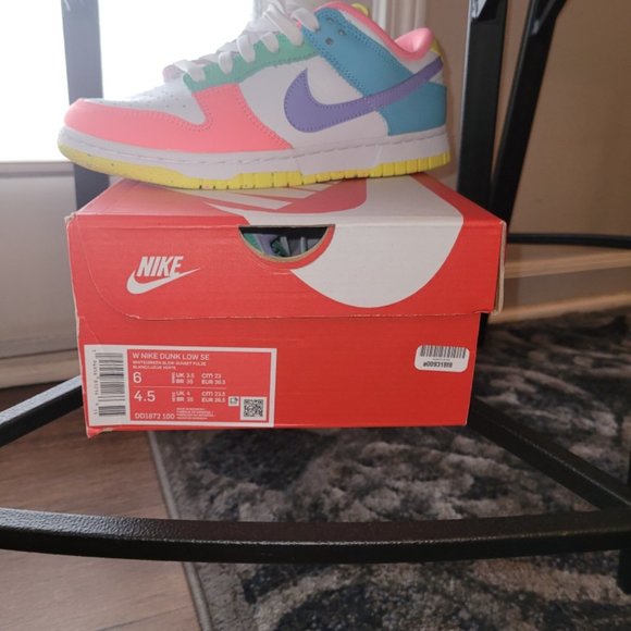 Nike - Picture 3 of 3